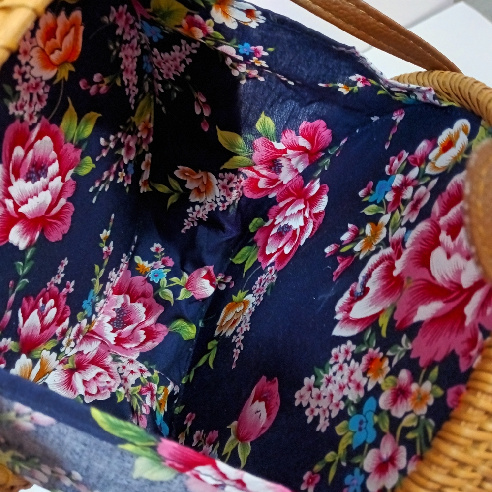 NWOT Round Wicker Crossbody Bag - Picture 8 of 8